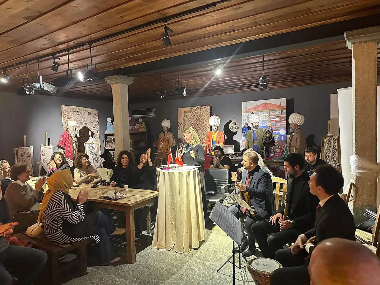 Türk Müziği ziyafeti İzmir Cumhuriyet müzesinde gerçekleşti