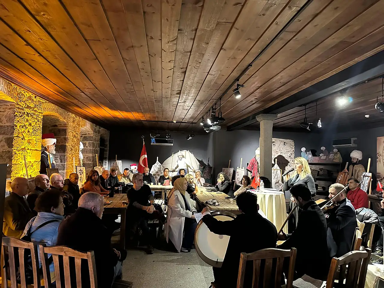 Türk Müziği ziyafeti İzmir Cumhuriyet müzesinde gerçekleşti