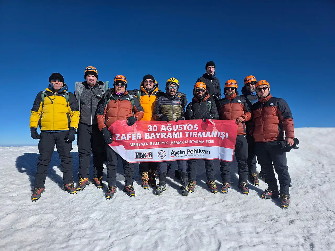 Eksi 20 derece, 60 km rüzgar! Zirvede büyük gurur
