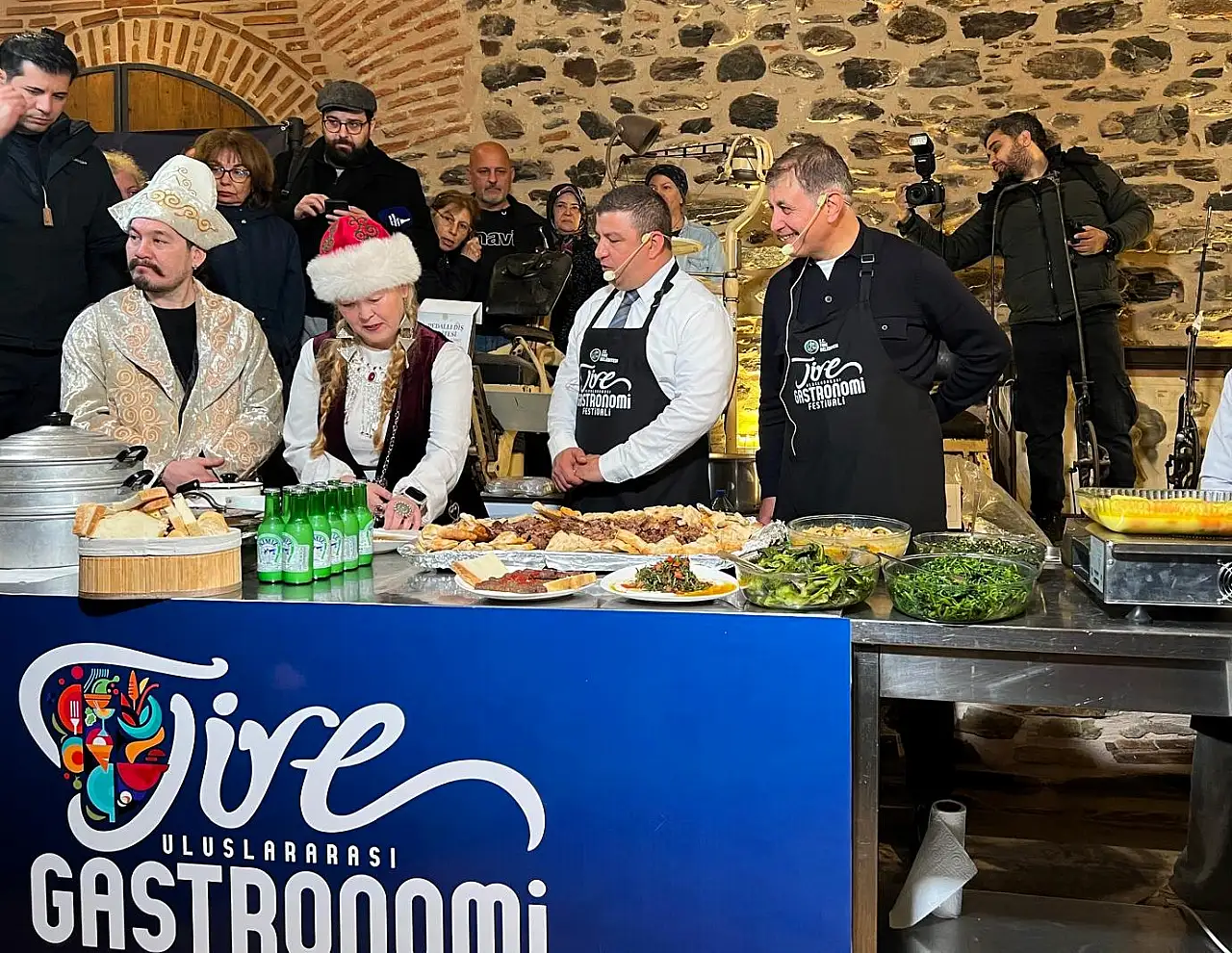 Yağmura rağmen Tire'de gastronomi şöleni başladı