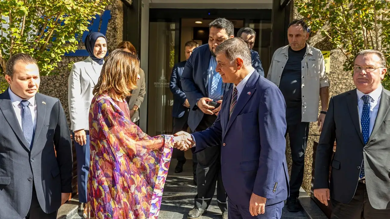 Arjantin Başkonsolosu Vivas'tan Başkan Tugay'a ziyaret