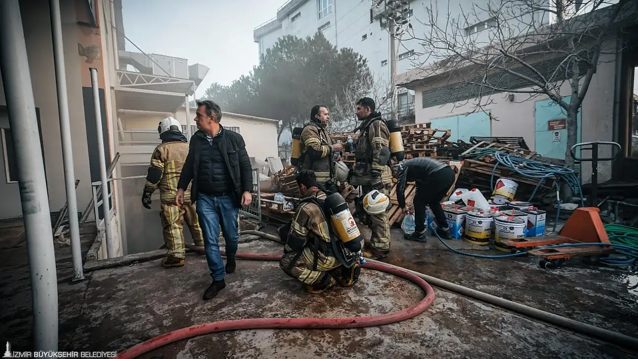 Bornova'da ayakkabı fabrikasında yangın: İtfaiyeden hızlı müdahale