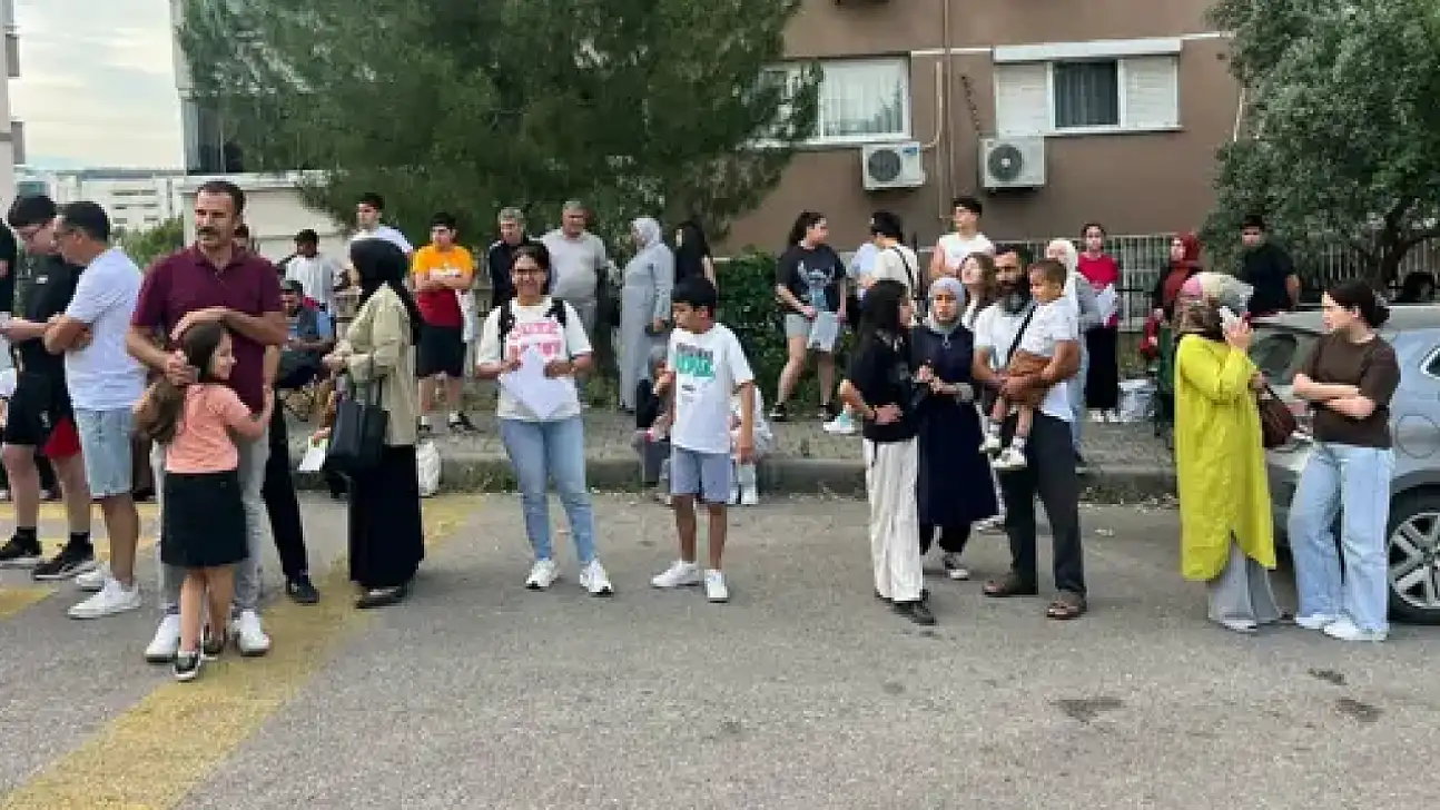 İzmir'de LGS maratonu başladı, öğrenciler hayalleri için ter döküyor
