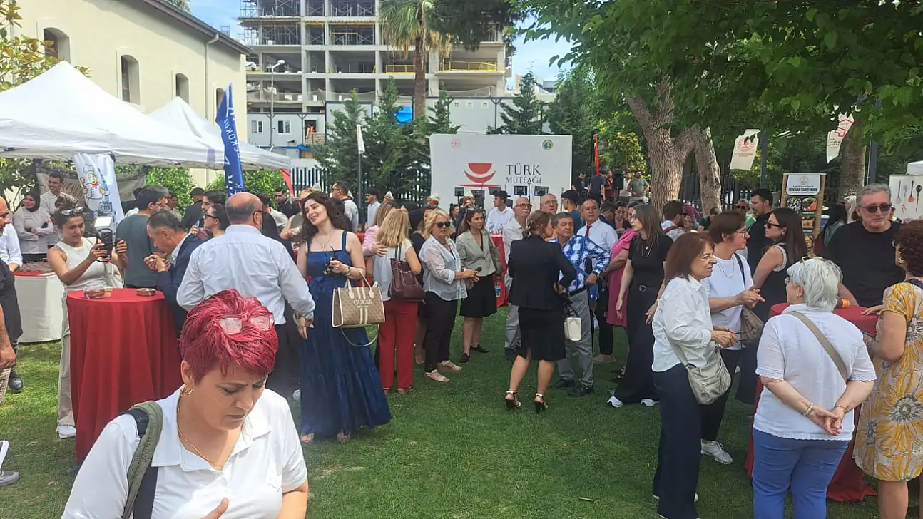 İzmir'de tarih servis edildi