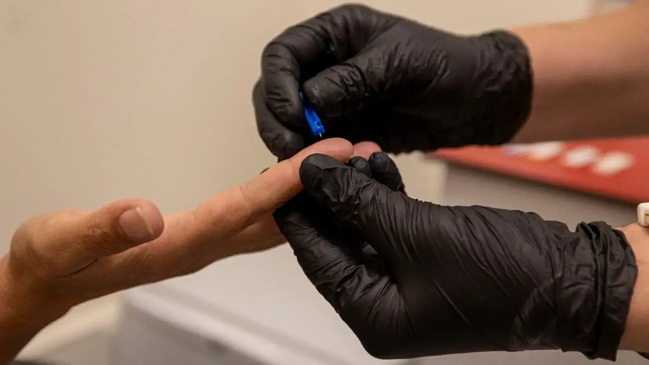 İzmir'de ücretsiz cinsel yolla bulaşan hastalık test dönemi başladı