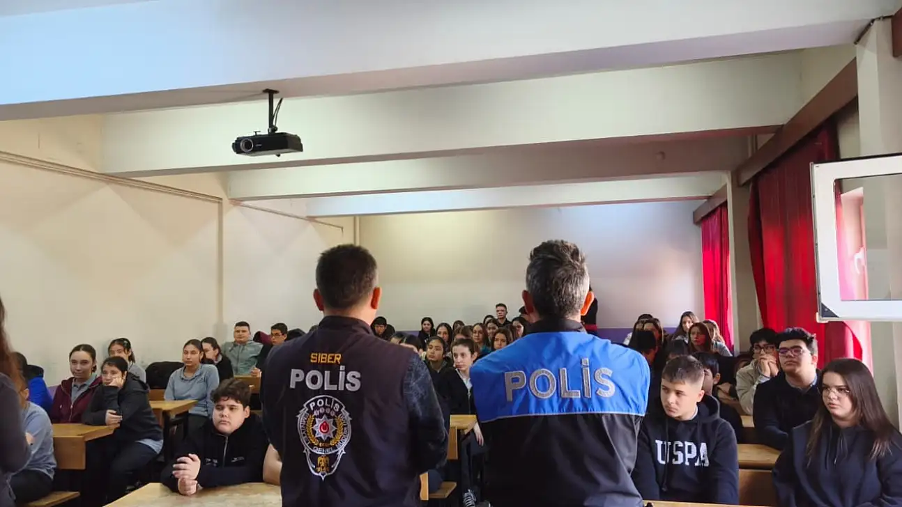Ödemiş'te öğrencilere güvenli internet ve siber zorbalık eğitimi