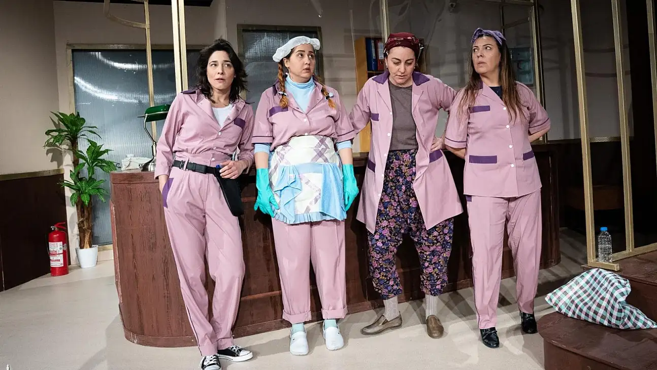 Ödüllü 'Mor Şalvar' Karşıyaka'da tiyatroseverlerle buluşacak