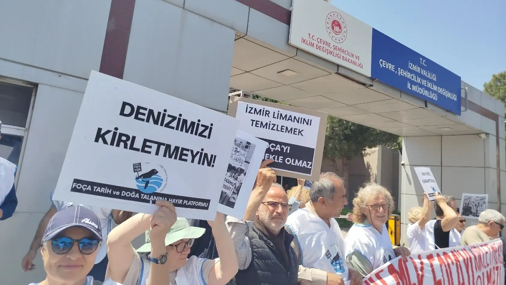 Dip çamuru krizi büyüyor: Foça ve Karaburun için binlerce imza Bakanlığa sunuldu
