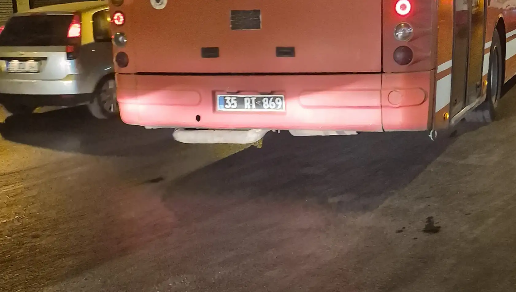 İzmir'de durak krizi! Otobüsler yolcuları almadan gidiyor
