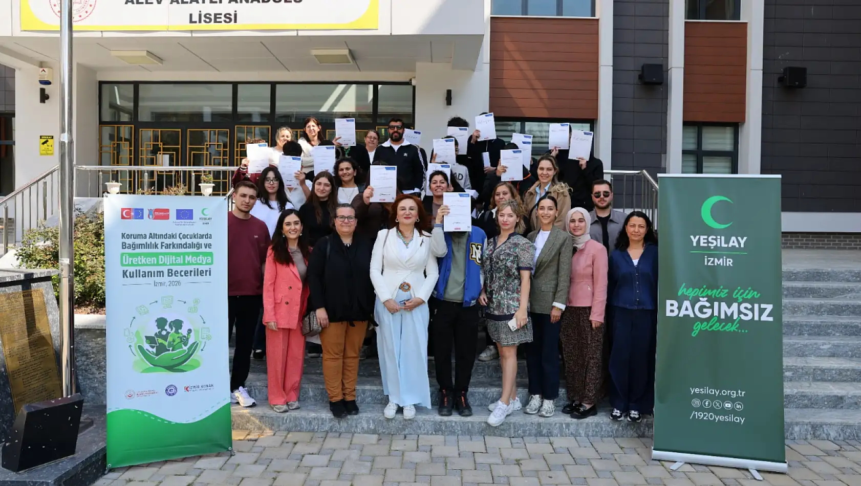 Yeşilay İzmir Şubesinden çocuklara dijital farkındalık eğitimi