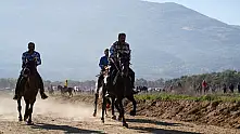 Tire'de geleneksel rahvan at yarışları coşkuyla gerçekleşti