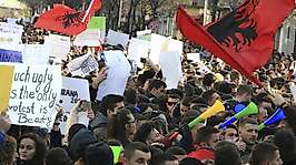 Arnavutluk'ta da öğrenci protestoları şiddetlendi: 23 gözaltı