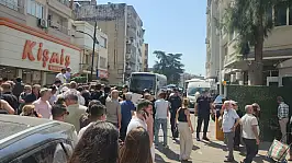 Başkanlar hastaneye sevk edilirken vatandaşlar akın etti