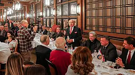 İzmir protokolü aynı sofrada: Gaziemir esnafından görkemli iftar buluşması