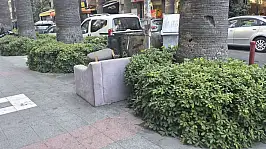 Konak'ta kötü koku ve atık eşya tepkisi