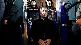 Meslek Fabrikası önünde nöbet sürüyor, Tugay'dan 'gitmiyoruz' çıkışı