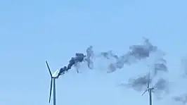 Rüzgar türbini alev alev yandı