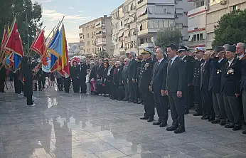 Bayraklı'da 10 Kasımda Ata'ya saygı nöbeti