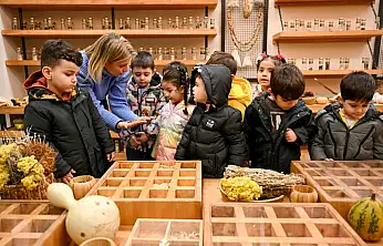 Bornova'da çocuklar doğayla buluştu: Yerel tohum ve üretim atölyeleri ilgi gördü