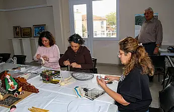 Çiğli'de kadınlar geleneksel kitre bebek sanatını yaşatıyor