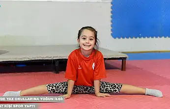 Çiğli'de yaz okullarına yoğun ilgi: 1.747 kişi spor yaptı