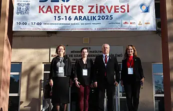 DEÜ  2025 Kariyer Zirvesi başladı: Öğrenciler sektörle buluştu