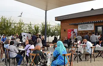 Efes tarlası yaşam köyünde Üretici pazarı bereketiyle devam ediyor