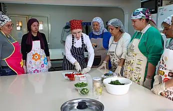 Evka-1 semt evinde kadınlar dünya lezzetlerini keşfediyor