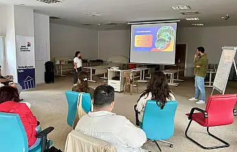 Gençler yerel yönetimleri öğreniyor: 'Belediye Nasıl Çalışır' oturumu İzmir'de