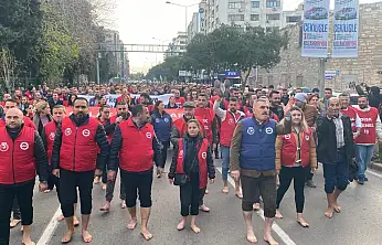 İşçiler iş bıraktı, çıplak ayakla yürüdü