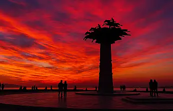 İzmir'de en iyi gün batımı noktaları ve ulaşım rehberi