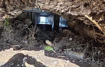 İZSU, sel riskini azaltmak için dere yataklarından 6 bin ton malzeme çıkardı