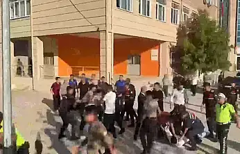 Manisa'da lise önünde silah paniği! Veliler okula akın etti