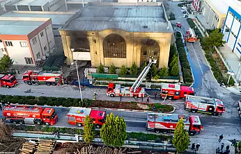 Menderes'te yalıtım malzemesi Üreten Fabrikada Yangın