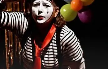 Ürkmez Kadın Tiyatrosu'ndan miniklere neşe dolu oyun: 'Gülmeyi Unutan Pando'