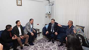 Bilal Saygılı, depremzede aileleri ziyaret etti