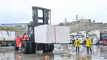 Marble İzmir kapılarını açmaya hazırlanırken dev bloklar alandaki yerini aldı