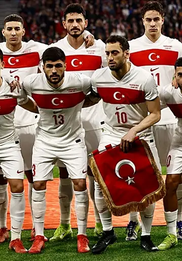 Ay-yıldızlılar İzmir'e geliyor