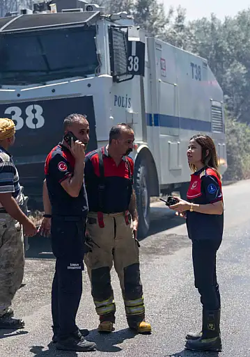 Bornova'da korkutan yangın: Ekipler anında müdahale etti