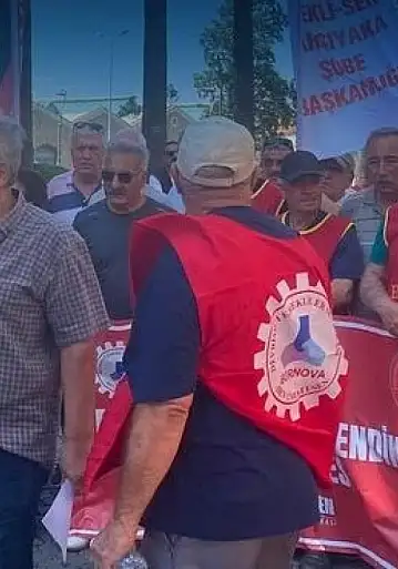 İzmir'de emeklilerden mesaj: 'Meydanları terk etmeyeceğiz'