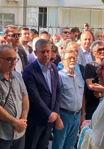 Özgür Özel, sınıf arkadaşının annesini son yolculuğuna uğurladı