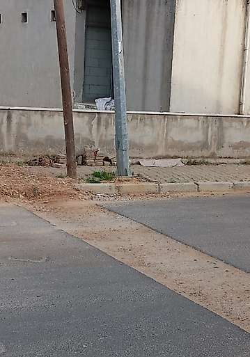 Rehabilitasyon merkezinin yanındaki yol tehlike saçıyor