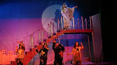 Karşıyaka Belediye Tiyatrosu 2025-2026 sezonuna 4 Ekim'de perde açıyor