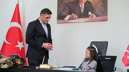 Başkan Acar koltuğunu devretti