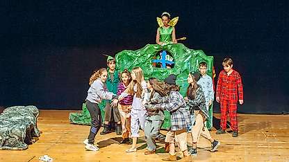 Karşıyaka Belediye Tiyatrosu yeni sezonu, Peter Pan, ile açtı