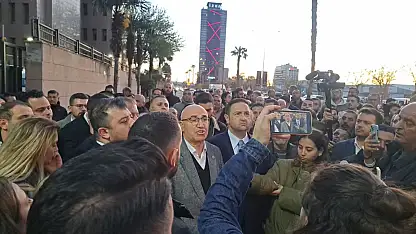 Mahmut Tanal'dan İzmir Adliyesi önünde sert tepki: Bu bir siyasi operasyondur