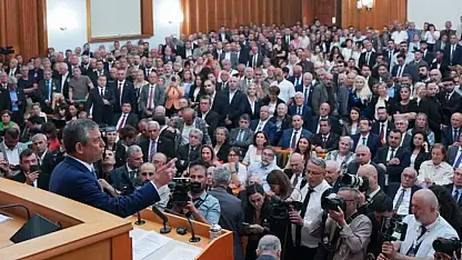 Özgür Özel'den Kılıçdaroğlu'na kurultay çağrısı: Parti bu ayıptan derhal kurtulmalı