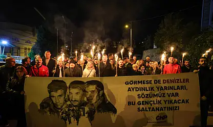 Buca'da meşaleler Üç Fidan için yandı