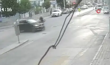 Çarpıp kaçtı! O anlar kamerada