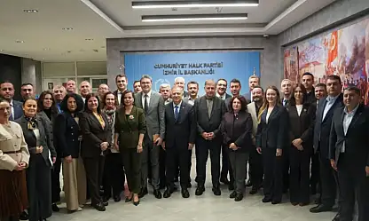 CHP İzmir'de örgütten Özgür Özel'e tam destek: 'Dimdik ayaktayız'